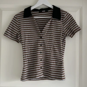 Randig T-shirt  - Använd få gånger, inga fläckar eller så. Skönt tyg 