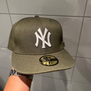 NY keps - Fitted cap, new york yankee grön i storlek 57,7cm