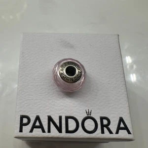 Pandora berlock - Jättefin ljusrosa berlock som man kan sätta på smycken💕pris kan diskuteras vid snabb affär💕