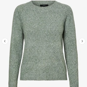 Grön Vero Moda  - En jättefin grön vero moda tröja i bra skick❤️