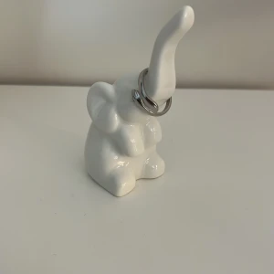 Maria Nilsdotter liknande ring - Säljer en söt ring som liknar Maria nilsdotter! Rostfritt material💞