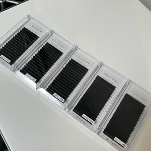 Volymfransar easyfan - Dom bästa volymfransarna! Easy fanning. 9mm-13mm SÄLJES ENDAST I PAKET!!! Söker du styckvis så kan du kolla mina andra annonser :)