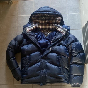 Hilfiger jacka  - Skick 10/10 , limmet edition hilfiger denim jacka ,inga defekter 