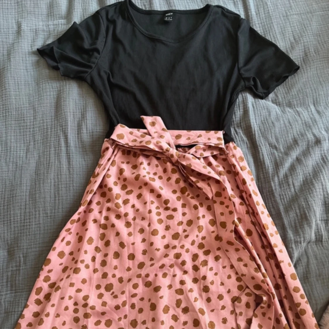 Svart och rosa klänning från Shein