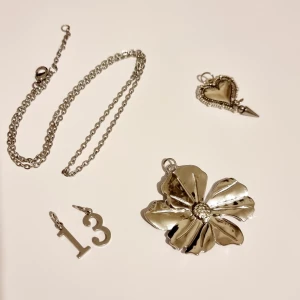 Handgjort halsband  - Handgjort  halsband med nummer/siffra 🖤Följ :@ekjewelryofficial🤲  🔗⛓️Material- rostfritt stål. Längd: 45-50cm. Nummer-1,4cm