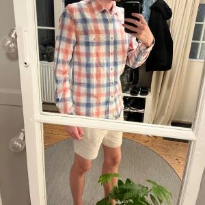 Skjorta från Cubus - Haft skjortan många år men nästan aldrig använt så den är i nyskick   