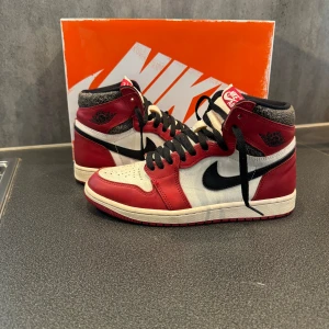 Jordan 1 lost and found - Säljer dessa Air jordan 1 lost and founds som jag köpte på SNKRS. De är i bra skick och väldigt unika skor. Pris kan diskuteras!!