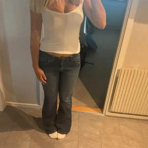 Low waist jeans - Low waist jeans från lee, skulle gissa på storlek xs/s💗