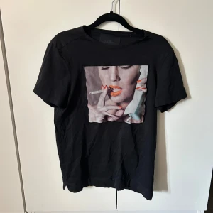 Limitato t-shirt - Limitato t-shirt som ej kommit till användning då den blev för liten. Annars i bra skick och väldigt snygg!