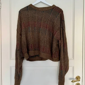 Stickad tröja - Perfekt till i höst! Så skön och mysig, köpt på beyons retro 