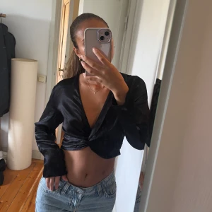 Festtopp - Festtopp i satin från Zara, använd ett tillfälle🤍