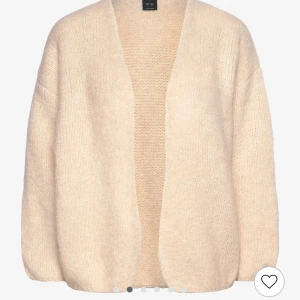 Kofta från lindex - Säljer denna super populära och slutsålda kofta från Lindex i beige. Bara använd fåtal gånger. Den är liten i storleken!