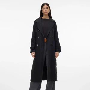 Vero moda trenchcoat - Trenchcoat från Vero Moda i modellen vmtessagold rock, storlek M. Nypris 799. Använd 1 gång 