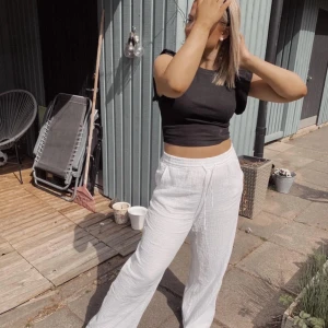 Linnebyxor - Säljer dessa skit snygga linne byxor från Gina tricot, säljer pga att de inte används längre 🩷 Kan sänka pris vid snabb affär!