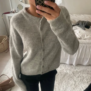 Grå kofta - Såå fin kofta från Gina som endast är använd en gång🥰 den är premium collection ull✨ 