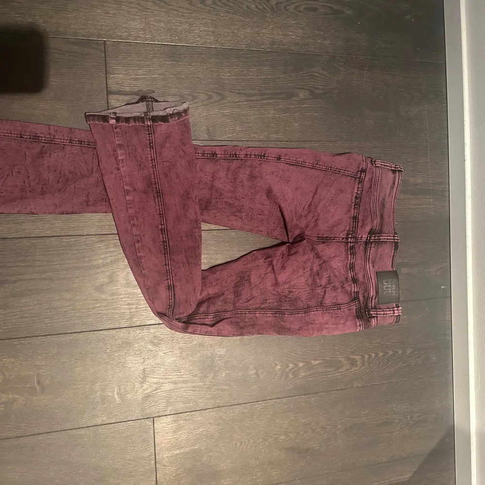 Jätte snygga BDG jeans som inte kommer till användning längre, dem är storlek 25 amerikansk men skulle säga 34/36 i svensk storlek. Jeans & Byxor.