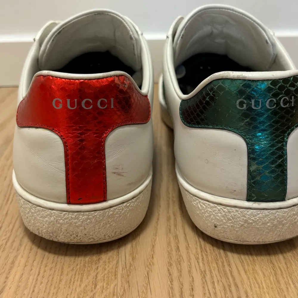 Gucci ace snake  🐍 | storlek: 44 passar 43 , 45 | kondition: 8/10 | nypris: ca 8000 kr mitt pris: 2800 kr | såklart äkta ⚜️. Skor.