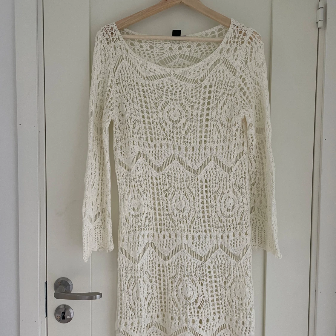 Vit stickad klänning från H&M