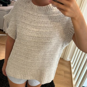 Stickad tröja  - Stickad tröja, inga defekter 