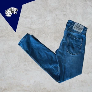 REPLAY ANBASS  - Replay Anbass Power Stretch | Skick: 9/10 | Strl W28 L30 | Vårt pris 499kr | Modellen är 180cm | Hör av dig om du undrar någonting!