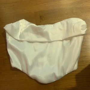 Fin söt topp - Jätte fin och söt topp som har dragkedja där bak 