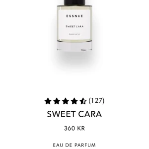 Säljer min sweet cara parfym  - Säljer min essnce parfym ”SWEET CARA” i 50ml   •Toppnoter - Pion, svarta vinbär, kokosgrädde, mandel & pistage •Hjärtnoter - Jasmin, Orkidé & Karamell •Basnoter - Sandelträ, vanilj, & mysk •Doftfamilj - Söt, blommig,vanilj