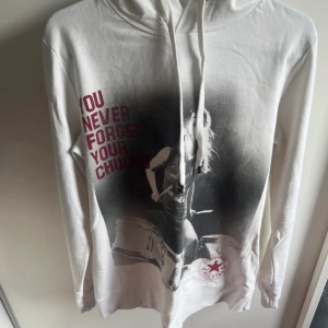 Hoodie - Converse hoodie står storlek l med sitter som en s