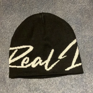 Mössa - Säljer en super fet mössa med text på🔥