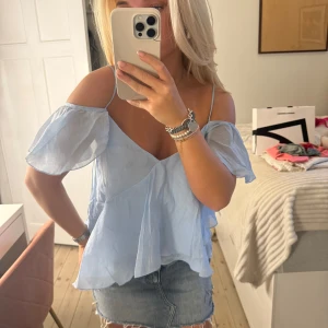 Söt topp  - Super söt topp från zara, lappen kvar❤️