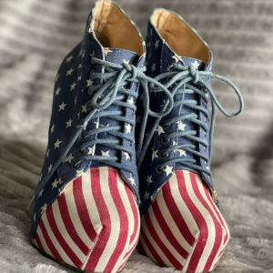 Klackskor amerikanska flaggan  - Damskor, 15cm klack, mönstrade som amerikanska flaggan, aldrig använda