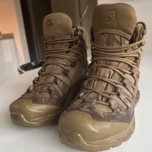 Vandringsskor  - Säljer mina Salomon quest 4D forces i strl 41 1/4 då de är lite för små för mig. Stabila och bra skor för både vandring och tjänst!