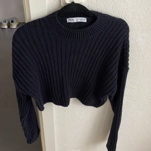 Croppad stickad tröja - Så fin Croppad kabelstickad tröja från zara🤍 