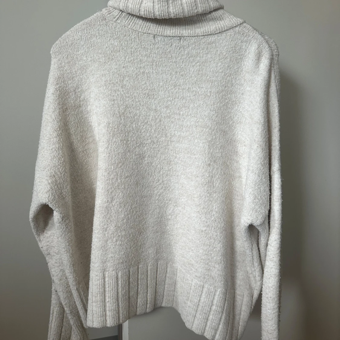 Benvit tjocktröja från stradivarius  - 90