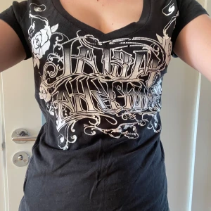 Metal mulisha t-shirt - supersnygg tshirt med märket och trycket ”metal mulisha” trycket är lite nött därav priset🌝