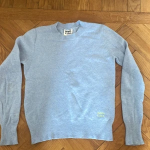 Ljusblå tjocktröja  - Säljer denna sköna ljusblåa tjocktröjan