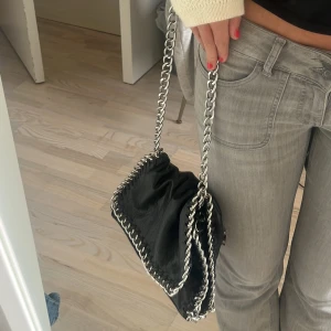 Väska - Stella McCartney liknande väska! Vill sälja snabbt så tryck gärna på köp direkt💕💕💕🩷🩷