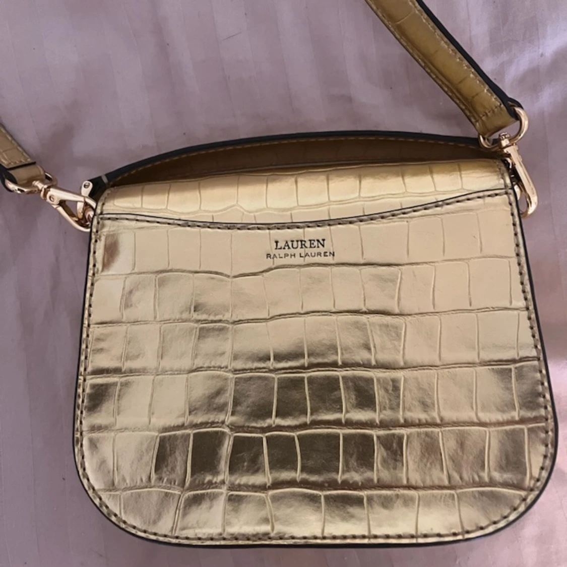 Guldig axelväska från Ralph Lauren - 92