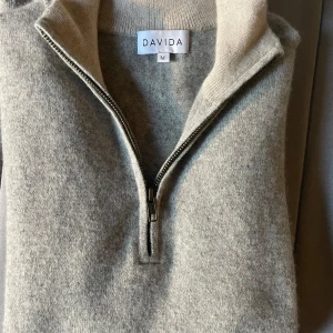 Kashmir Half-zip - Säljer min halfzip från Davida i storlek M då jag inte längre använder den. Pris kan diskuteras