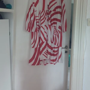 Klänning  - Använd 2 gånger 