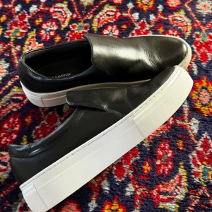 Vagabond skor - Superfina skor från vagabond som inte använda, skorna är i storlek 41. Det är ytterst slitna men i väldigt bra skick 