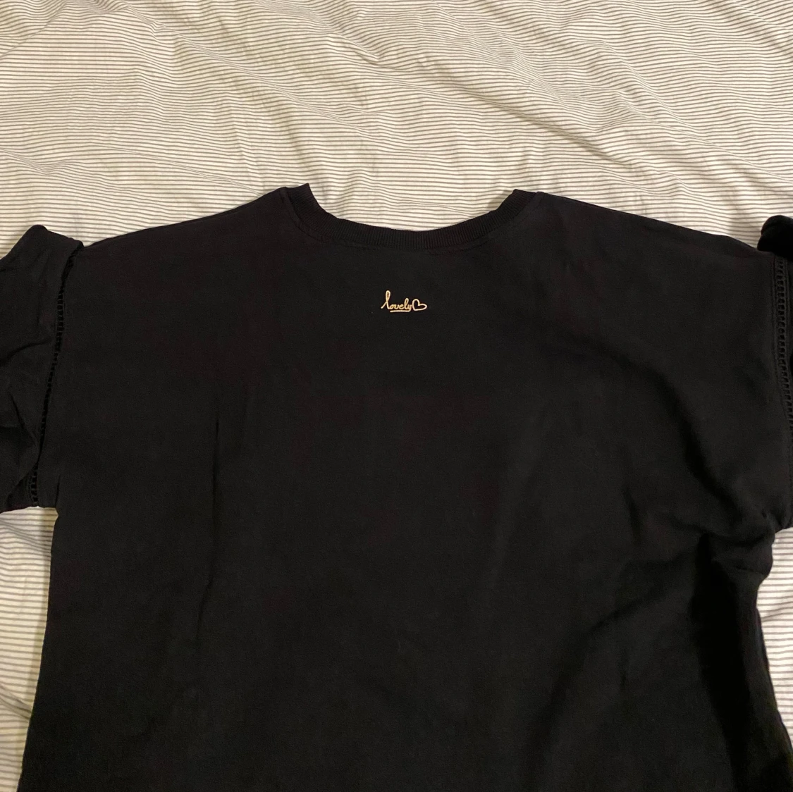 Svart tröja med volanger - 93