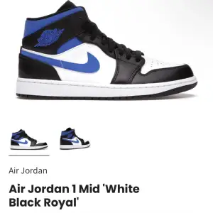 Säljer mina Air Jordan 1 Mid i färgen ”White black royal” i storlek 38.5. Använt få gånger så är i bra skick! Skriv privat för fler privata bilder!