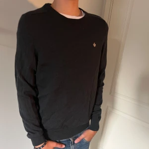 Morris tröja - Nu säljer vi en roligt fett Morris tröja i brun färg och är rikigt fräsh. Tveka inte att höra av dig, priset är inte hugget i sten.