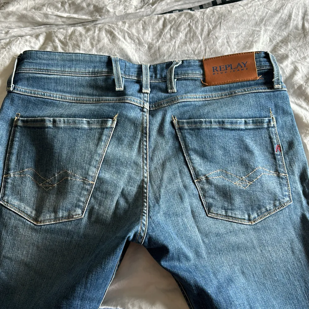 Replay anbass i storlek W31 slim fit Använda Max 2 gånger  Köpt på replay för 1200 mitt pris 800. Jeans & Byxor.