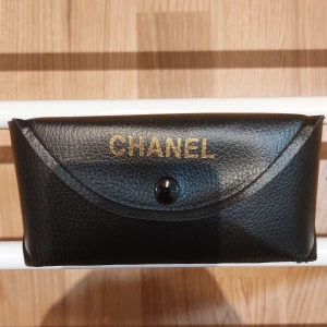 Chanel solglasögn - Säljer dessa chanel solglasögon, brunt glas🫶🏼