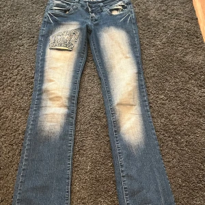 Low waist y2k jeans  - Low waist bootcut jeans liknar crazy age/victoria Beckham❤️Pris kan diskuteras❤️ Midjemått: 35 Innerbenslängd: 80 Ytterbenslängd: 100