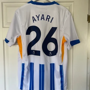 Yasin Ayari Brighton fotbollströja  - Helt ny reprint fotbollströja av Brighton med Ayari på rygg! Storlek Medium 