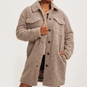 Teddy kappa - Köpt för något år sen på Nelly men nu slutsåld, oanvänd jacka (nypris 650)