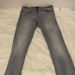 Jack and jones jeans - Hej,säljer ett par jack Jones Jeans i väldigt fint skick.