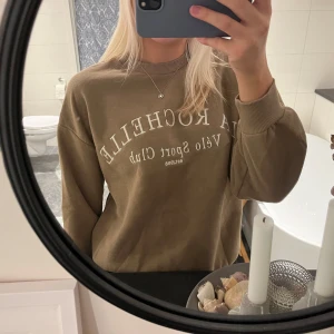 Sweatshirt  - Sweatshirt från Gina som knappt är använd! 